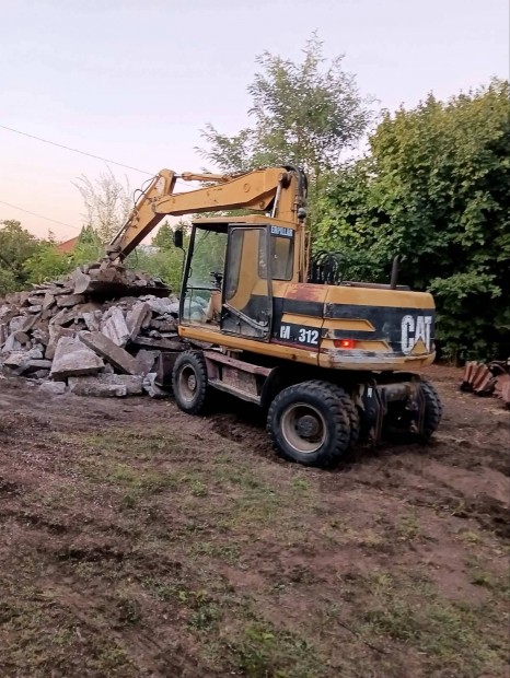 Caterpillar M312 gumikerekes kotr