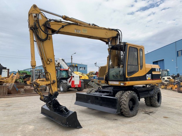 Caterpillar M315 gumikerekes kotr