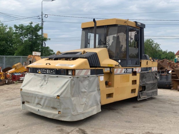 Caterpillar PS-300B gumikerekes úthenger