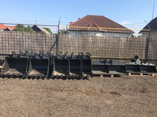 Caterpillar / CAT 428 438 �rok�s� / m�ly�s�