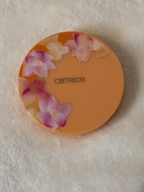 Catrice seeking flowers highlighter