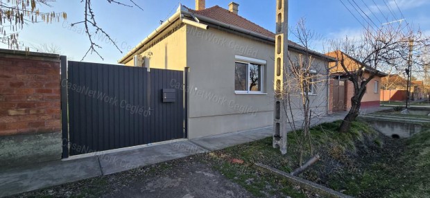 Cegl�d �jv�rosi r�sz�n csal�di h�z elad�!