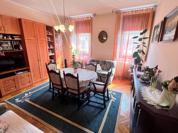 Cegl�d belv�ros�ban 3 szob�s h�z elad�