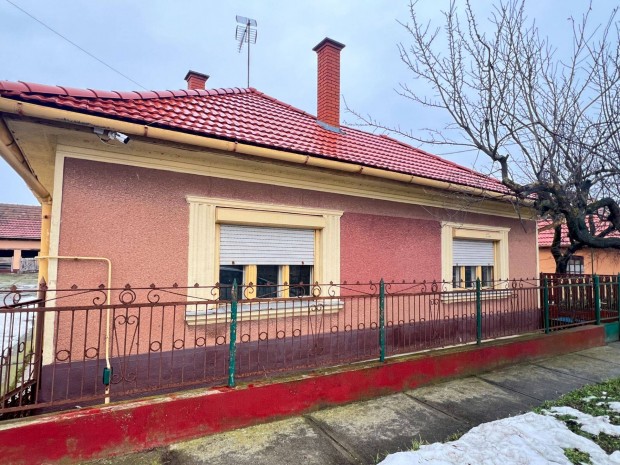 Cegl�den 3 szob�s csal�di h�z elad�