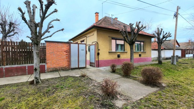 Cegl�den �jv�rosi r�szen 72 m-es csal�di h�z Elad�!