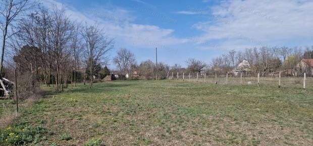 Cegl�den telek elad�!