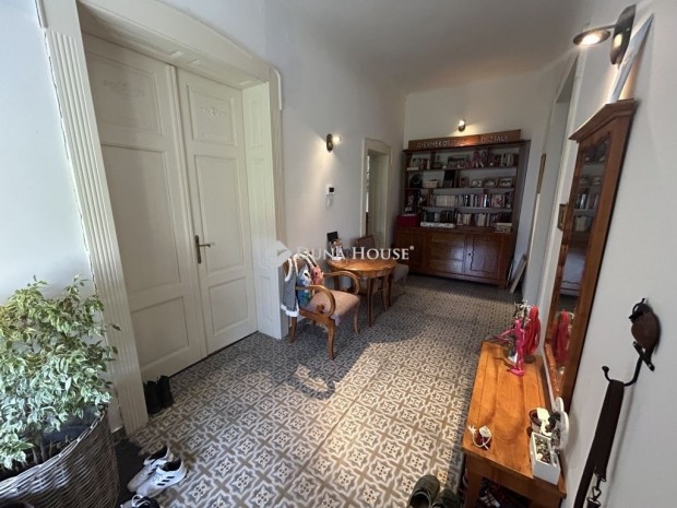 Cegl�di 104 nm-es h�z elad�