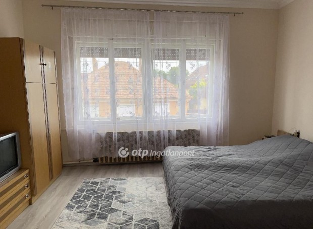 Cegl�di 215 nm-es h�z elad�