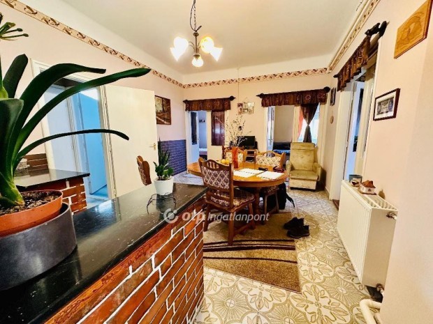 Cegl�di 218 nm-es h�z elad�