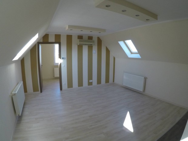 Cegl�di 45m2-es lak�s kiad�