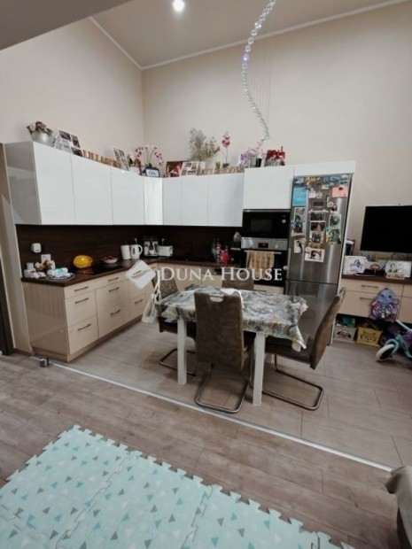 Cegl�di 50 nm-es lak�s elad�