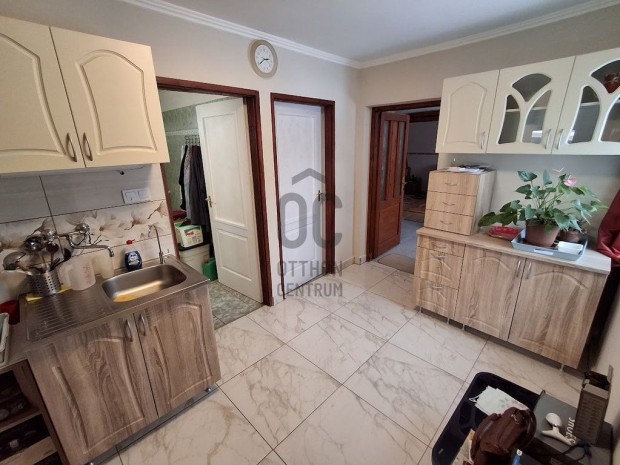 Cegl�di 81 nm-es h�z elad�