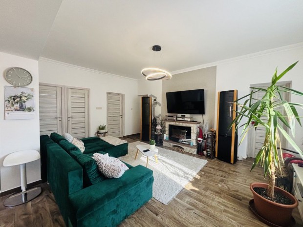 Cegl�di elad� 105 nm-es h�z