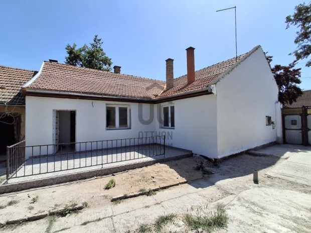 Ceglédi eladó 120 nm-es ház