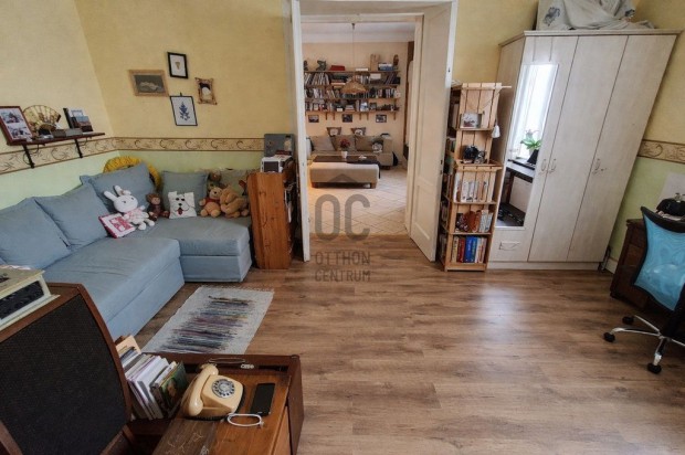 Cegl�di elad� 127 nm-es h�z