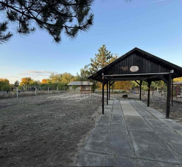 Cegl�di elad� 1403 nm-es telek