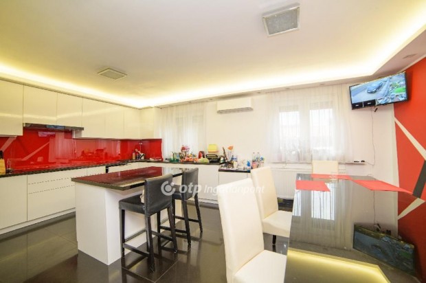 Cegl�di elad� 160 nm-es h�z