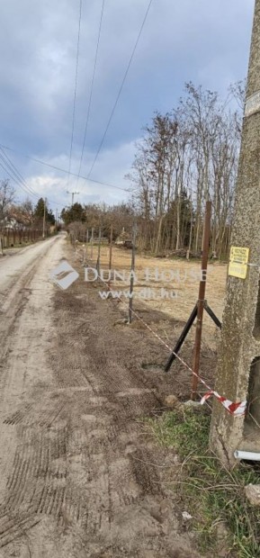 Ceglédi eladó 2500 nm-es telek