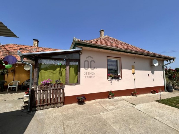 Ceglédi eladó 75 nm-es ház