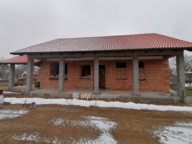 Cegl�di elad� 81 nm-es h�z