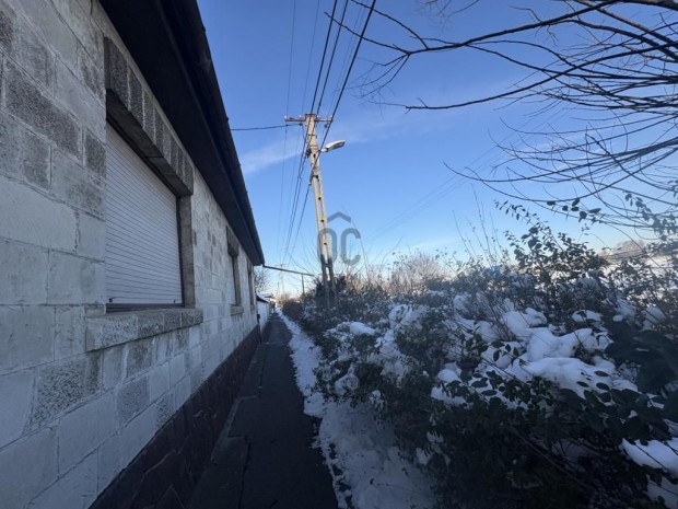 Cegl�di elad� 95 nm-es h�z