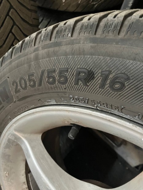 Celica Gyári 16 alufelin.-.2 db 25.000.-