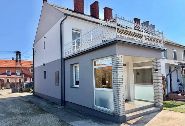 Celld�m�lk belv�ros�ban, fel�j�tott sorh�zas ingatlan