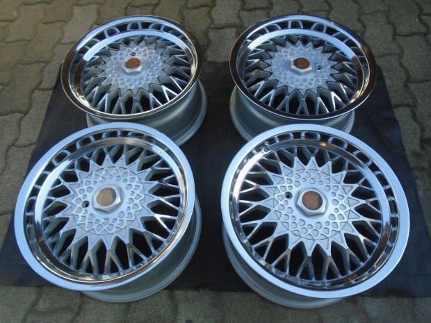 Centra Mesh RS Ford alufelni garnitúra 5x112 7x15 ET28 eladó