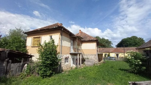 Ceredi 100 nm-es h�z elad�