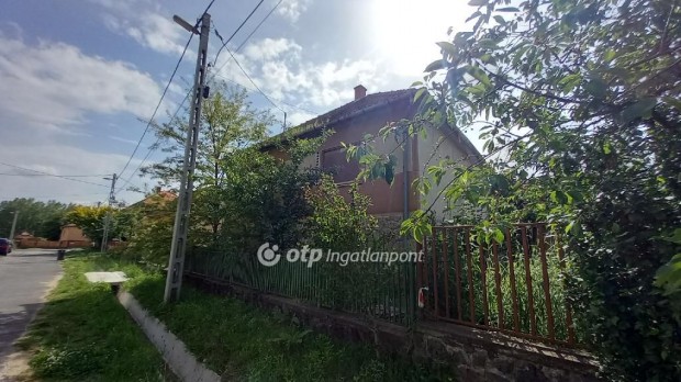 Ceredi eladó 115 nm-es ház