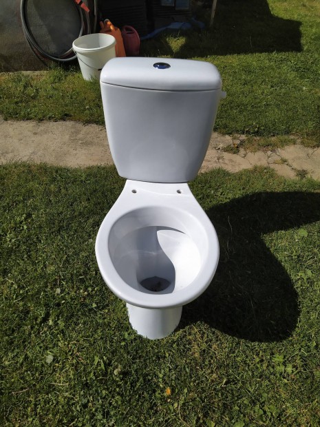 Cersanit Basic monoblokkos WC als kifolys