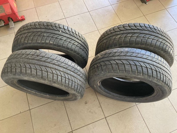 Champiro 185/60 R15 téli gumi garnitúra
