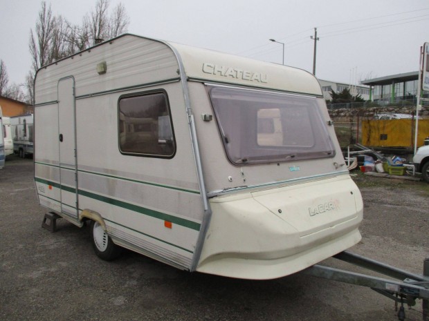 Chateau 390 lak�kocsi elad� telep�t�sre, Szavatol Kft V�c