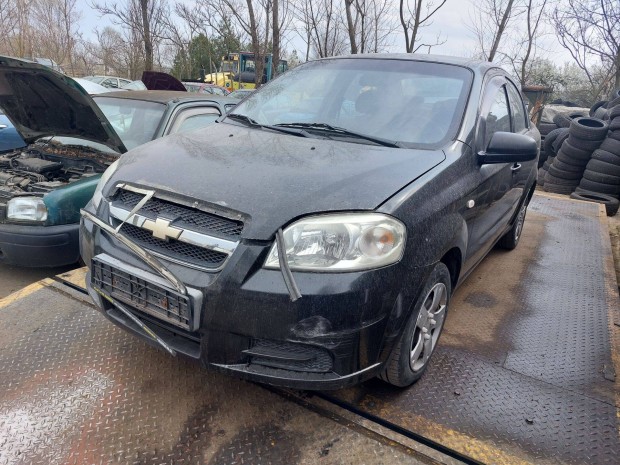 Chevrolet Aveo karossz�ria elemei fekete