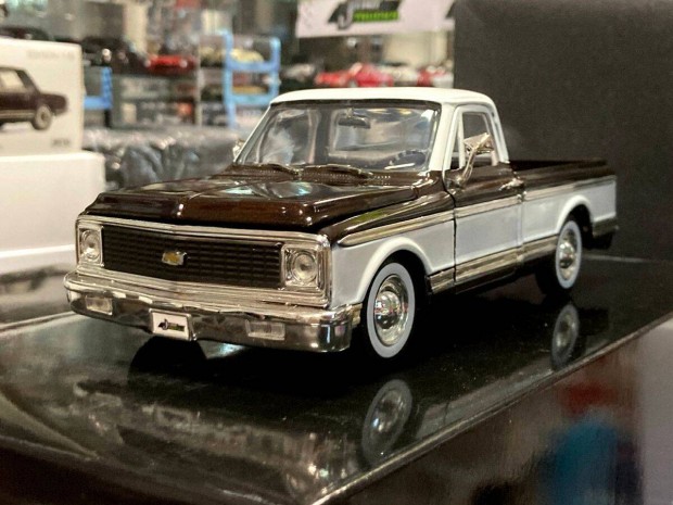 Chevrolet Chevy Cheyenne 1972 1:24 Jada