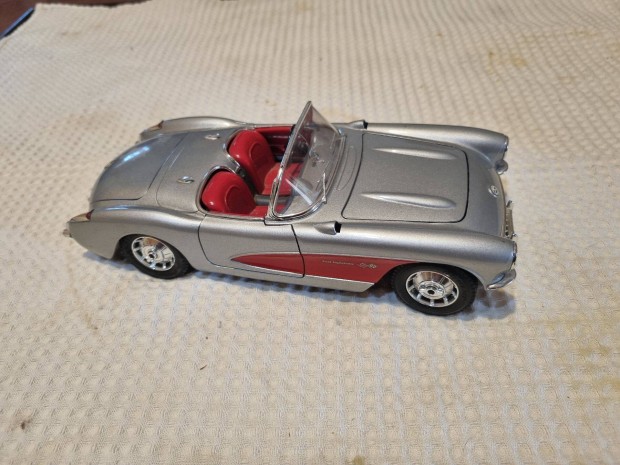 Chevrolet Corvette 1957 1:18 Modellaut