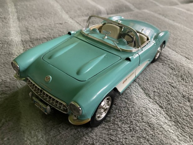 Chevrolet Corvette (1957) Bburago 1:18