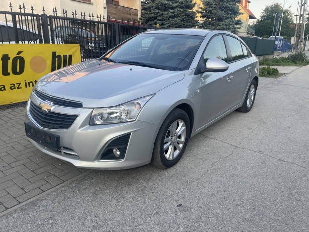 Chevrolet Cruze 1.6 LS Plus Tolatókamera.Alufelni