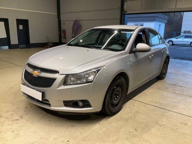 Chevrolet Cruze 1.6 LS garancival .ellenrztt...