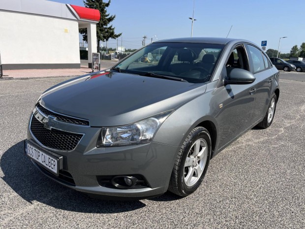 Chevrolet Cruze 1.6 LS klma.kevs km.szervizknyv