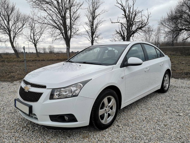 Chevrolet Cruze 1.6 LT Els tulajdonostl.Szerv...