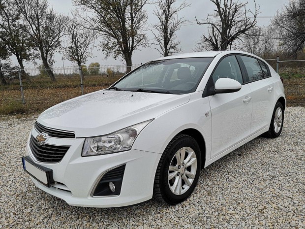 Chevrolet Cruze 1.6 LT Szervizknyves.Tolat ka...