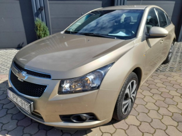 Chevrolet Cruze 1.6 L AC Óarany-Metál.Precízen...