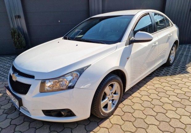 Chevrolet Cruze 1.6 L AC Szp s Becsletesen K...