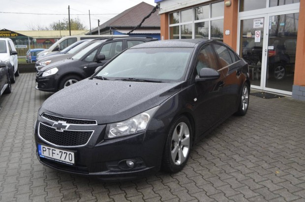 Chevrolet Cruze 2.0d LT Plus Nyri-Tli Gumi AL...