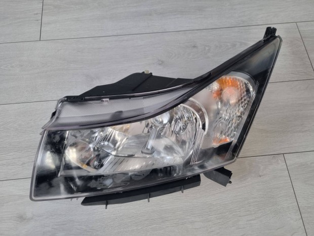 Chevrolet Cruze BAL Első Fényszóró Hibátlan Állapotban