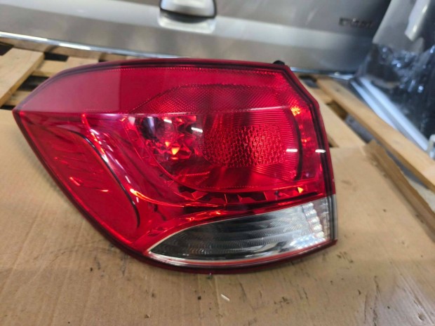 Chevrolet Cruze kombi facelift jobb , bal h�ts� l�mpa