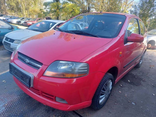 Chevrolet Kalos karosszria elemei piros