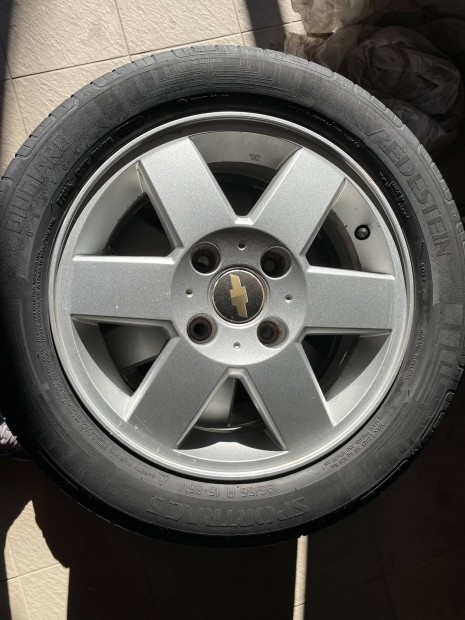 Chevrolet Lacetti alufelni nyári gumival