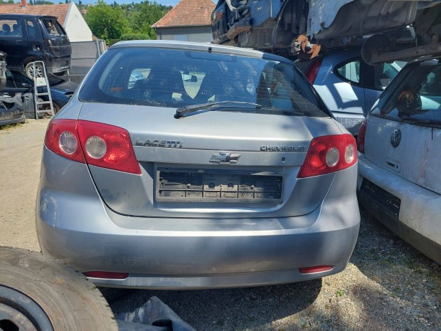Chevrolet Lacetti csomagtérajtó